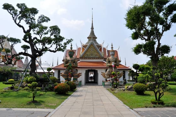 Wat Arun Ratchawararam (Wat Chaeng) — Bangkok